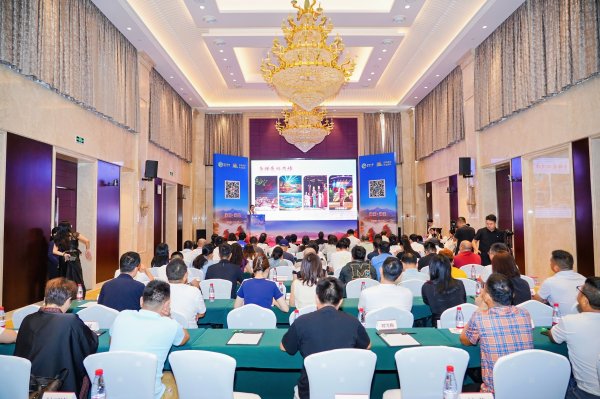 鸿E配资 我把红叶送给你 四川巴中向海南发出“红色请柬”